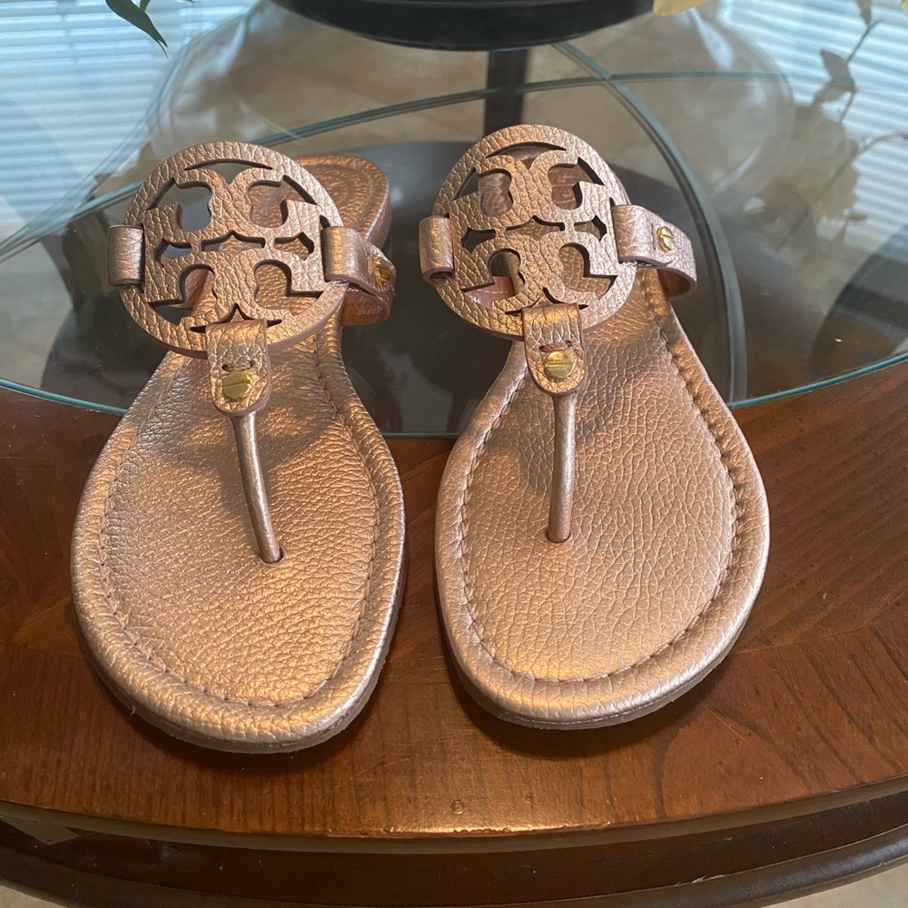 Tory Burch Miller Gold Leather Flip Flop - Size 8.5 In Great Condition!